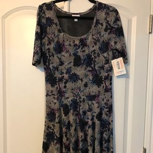 LuLaRoe Nicole — BEAUTIFUL print!